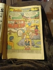 Archie's TV Laugh-Out #10 Archie 1971 Bronze Age Early Sabrina The Teenage Witch