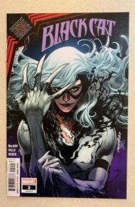 Black Cat #2 (2021) Jed MacKay Story C.F. Villa Art Pepe Larraz Cover