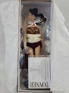 2012 Tonner Wonder Woman Amazonian 16 Doll New in Box DC Comics LE 300