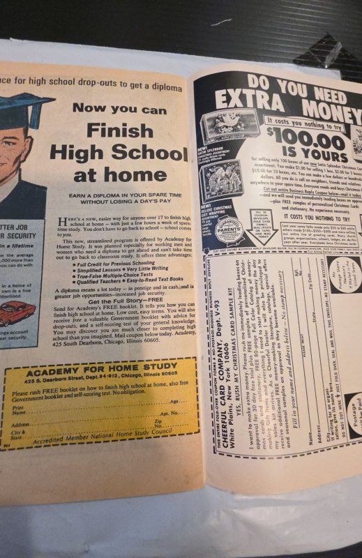 Captain America #119 (1969)The skull falls  light foxxing