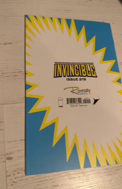 Invincible #19 sdcc Blood Spot Foil - Ottley rate higher grade