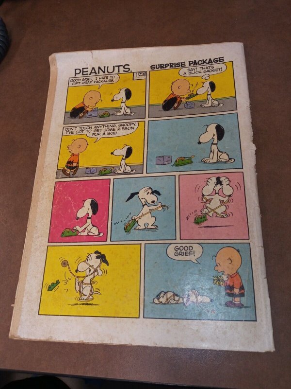 PEANUTS 6 silver age 1960 DELL, SNOOPY, CHARLIE BROWN, CHARLES SCHULZ cover art Comic Books