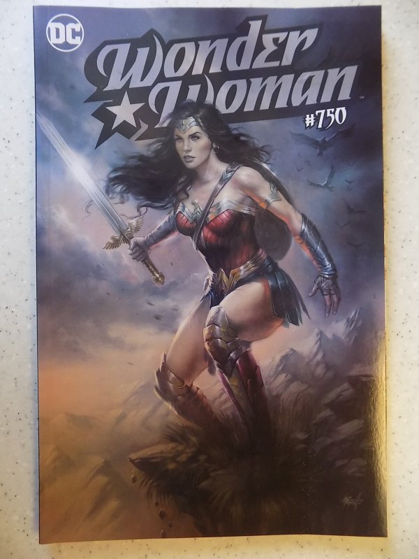 WONDER WOMAN # 750 LUCIO PARRILLO VARIANT LIMITED 2500