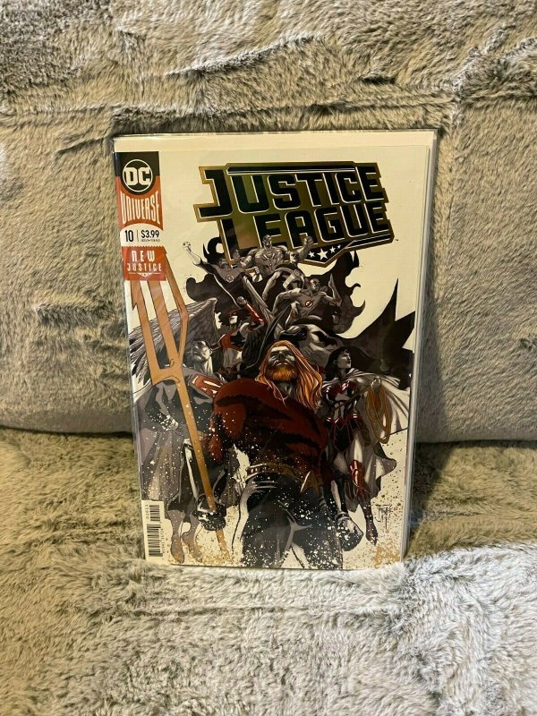 Lot of 2 Books Justice League 10 & 59 DC Comics Foil Cover 1st App Flood & Jarro 