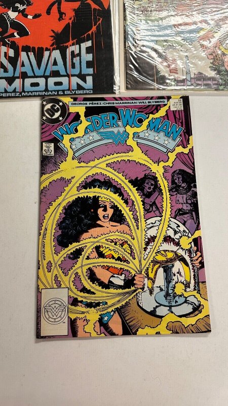 3 Wonder Woman DC Comic Books # 31 32 33 Batman Superman Atom Flash 76 CT2