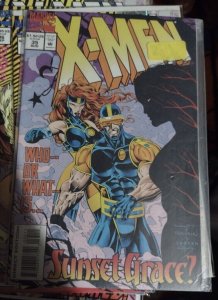 X MEN # 35 1994, Marvel DISNEY CYCLOPSE JEAN GRAY 1ST APPERANCE SUNSET GRACE KEY