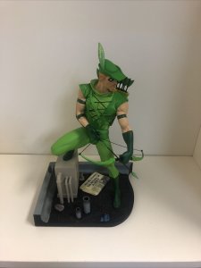 Green Arrow Cold-Cast Porcelain Hand Painted Statue 11” # 2131/2200 DC Direct 