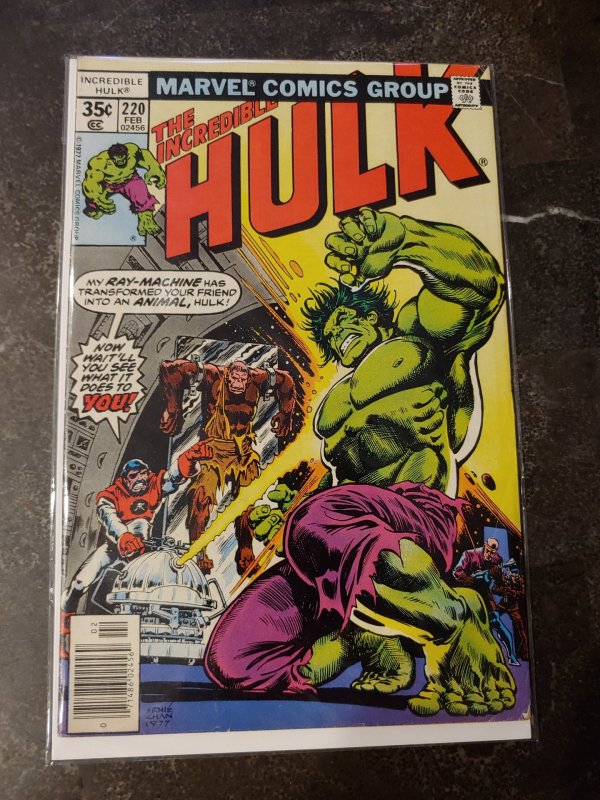 THE INCREDIBLE HULK #220 FINE