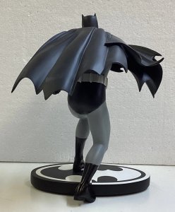 Batman Black & White Statue Batman By Carmine Infantino 815/5200
