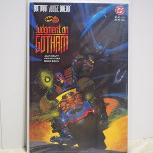 Batman/Judge Dredd Judgement on Gotham NM Unread  1st Print!