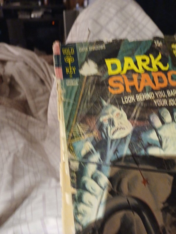 DARK SHADOWS COMIC #11 GOLD KEY NOV 1971 BARNABAS COLLINS PAINTED COVER