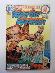 Wonder Woman #215 (1975) FN/VF Condition!