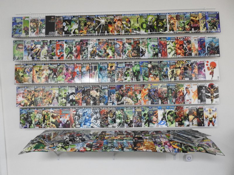 Huge Lot of 250+ DC Comics W/ Green Lantern, The Flash, Batman- AVG. VF Cond.