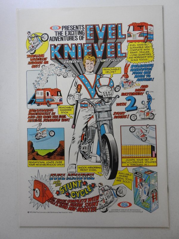 Fantastic Four #143 (1974) vs Dr. Doom! Beautiful VF-NM Condition!