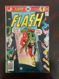 The Flash #243 (1976) - VF / VF-