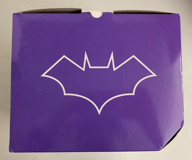 DC Core Batgirl Statue | Comic Collectibles - Figurines, Batgirl / HipComic