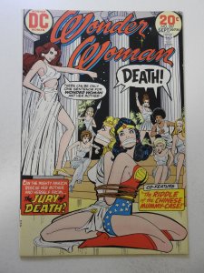 Wonder Woman #207 (1973) FN/VF Condition!