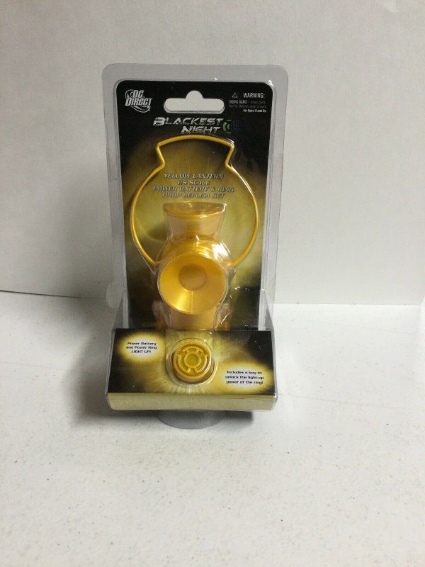 Blackest Night Yellow Lantern 1:4 Scale Power Battery Ring Prop Replica Set