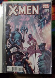 X MEN # 19  2011, Marvel  FANTASTIC FOUR BERMUDA TRIANGLE DOOM  MOLINA VARIANT