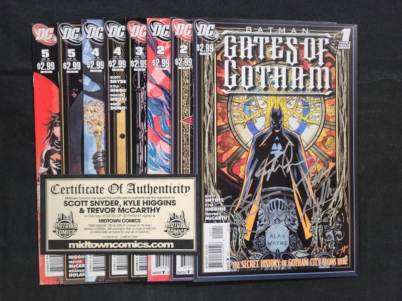 Batman: Gates of Gotham 8PC - #1-5 - #1 Signed 3x w/COA + Variants (9.2ob) 2011