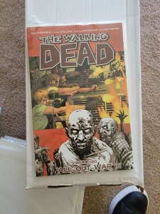 The Walking Dead All Out War Vol. 20 (2014) First Printing