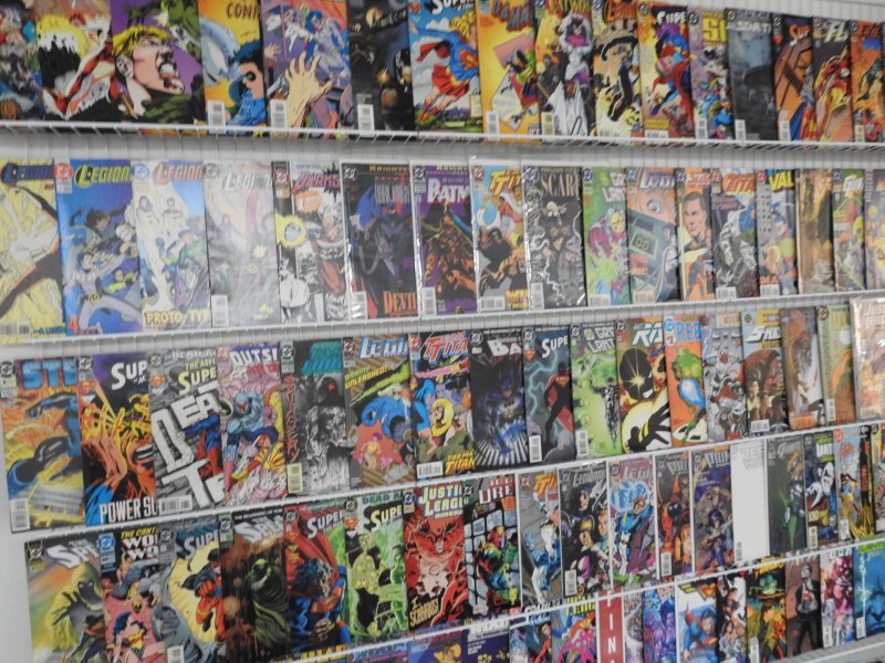 Huge lot 170+ Comics W/ Superman, Batman, Green Lantern & More Avg VF- Cond!