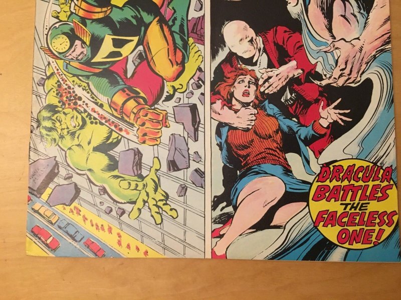 DRACULA LIVES INCREDIBLE HULK 250 MARVEL COMICS GROUP INT'L, 10P 1977