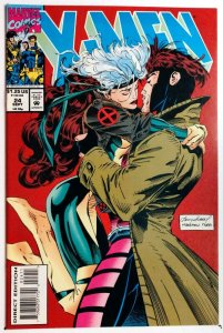 X-Men #24, Gambit and Rogue kiss