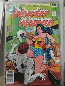WONDER WOMAN # 256 1979  DC comics royal flush gang   newstand