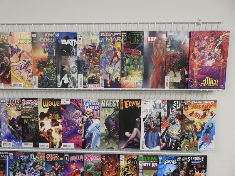 Huge Lot 230+ Comics W/ Hulk, Iron Man, Spider-Man, +More! Avg VF- Condition!