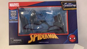 Diamond Marvel Spider-Man Black Symbiote PVC Diorama Gallery 2019 