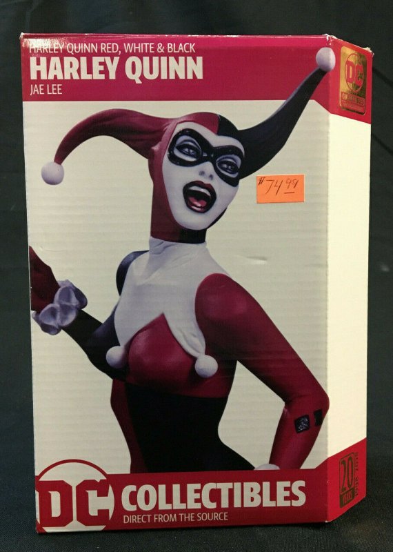 HARLEY QUINN RED WHITE + BLACK STATUE JAE LEE MIB