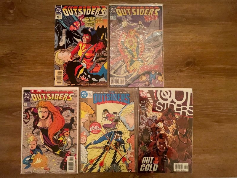 Lot Of 5 Outsiders DC Comic Books # 28 9 1 4 7 Batman Superman Flash Arrow J951