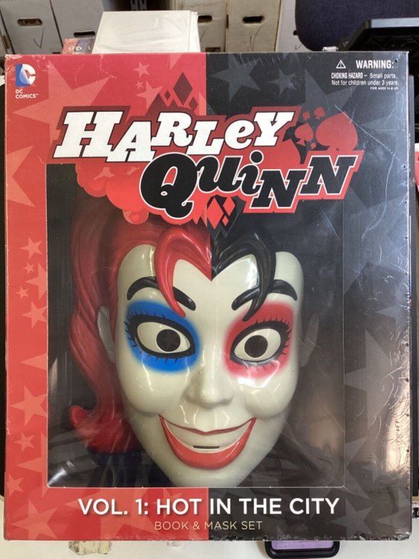 Harley Quinn Book & Mask Set Vol 1 Hot in the City Amanda Conner