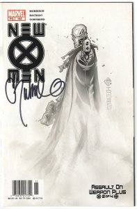 New X-Men #143 Newsstand Edition (2003)signed by Chris Bachalo
