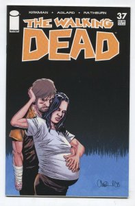 THE WALKING DEAD #37 (9.2) RICK AND LORI COVER 2007