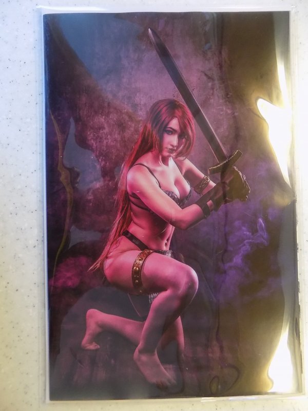 RED SONJA AGE OF CHAOS # 6  COSPALY VIRGIN VARIANT AWESOME