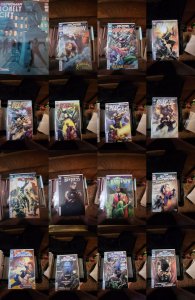 Lot of 16 Comics (See Description) Aquaman, Batman, Catwoman: Lonely City, Ju...