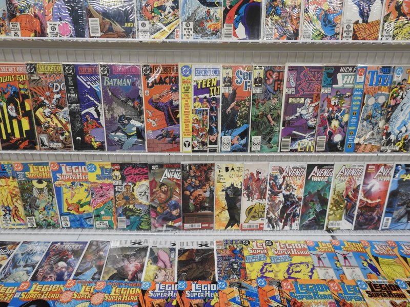 Huge Lot 140+ Comics W/ Super-Boy, Avengers, Batman, +More AVG VF-