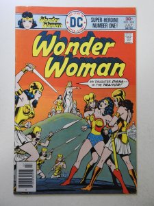 Wonder Woman #224 (1976) FN+ Condition!