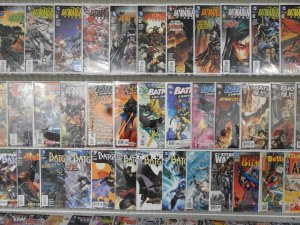 Huge Lot 170+ Comics W/ Birds of Prey, DMZ, Batman and Robin+ Avg VF-NM Cond!!