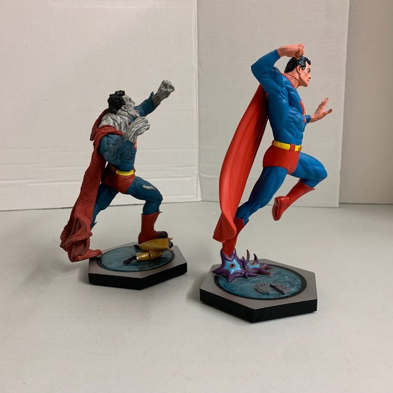 Ultimate Showdown Superman Vs Bizarro Statue Set Limited Edition  