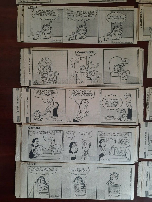 40X Garfield News Paper Comic Strip 1981 lot 7 x 2.5 Vintage  good used shape 