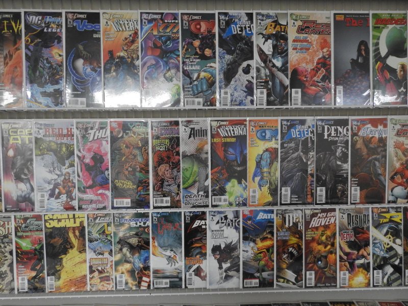 Huge Lot of 160+ Comics W/ Batman, The Flash, Green Lantern Avg VF+ Condition!