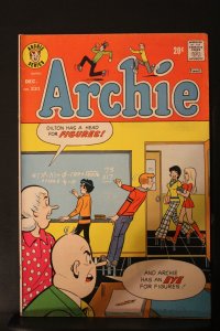 Archie #231 1973 High-Grade NM- Figures on blackboard and walking down the hall