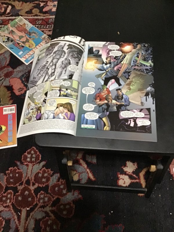 She-Hulk #8 (2006) Key Civil War x-over issue! High-grade! VF/NM Wow!