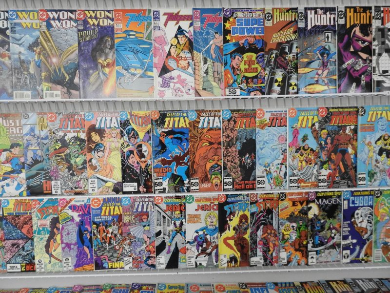 Huge Lot of 190+ Comics W/ Wonder Woman, Batman, Infinity Avg. VF- Condition!