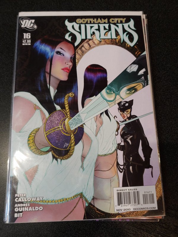 GOTHAM CITY SIRENS #16 NM