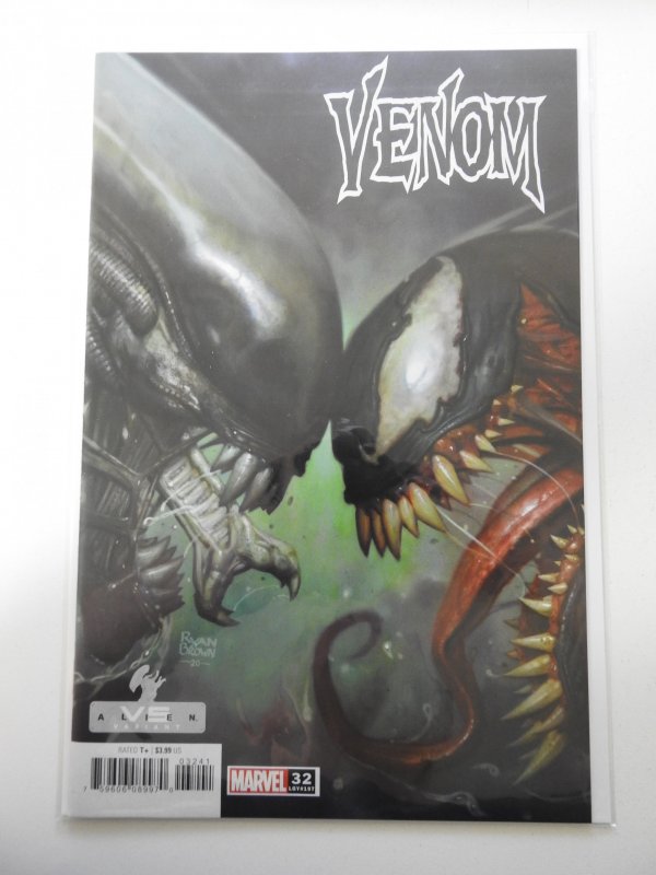 Venom #32 VS. Alien Variant Edition