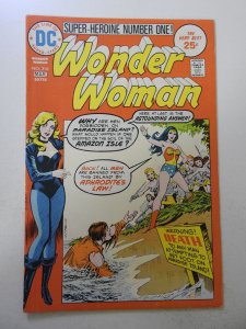 Wonder Woman #216 (1975) FN Condition!